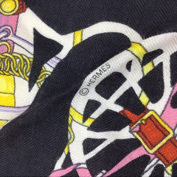 HERMES Triangle Scarf Rosange - Picture 6 of 10